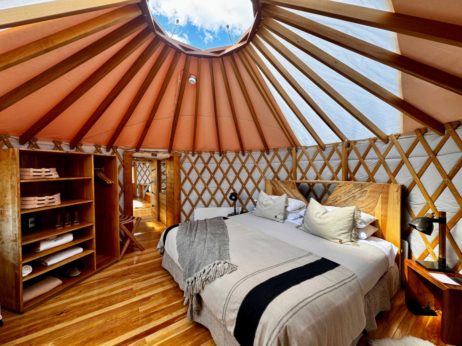 Family-Yurt-04