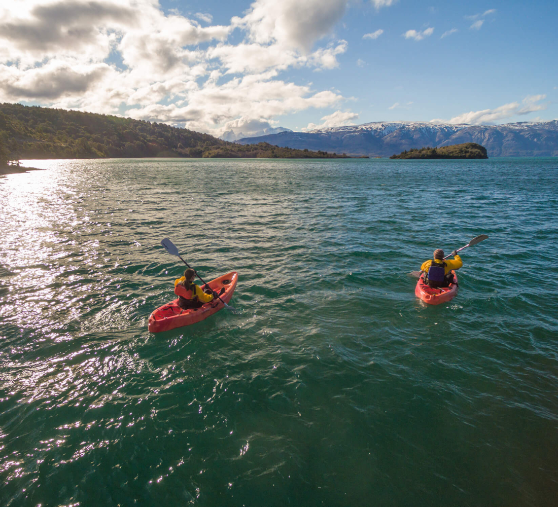 Two people kayaking on Lake Toro in Patagonia
